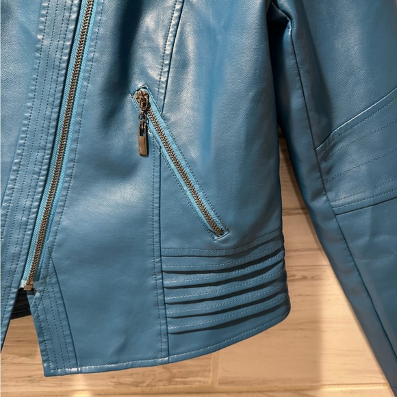 Chouyatou Women Casual Collarless
Cropped Pu Leather Biker Jacket Size Medium - Picture 3 of 13